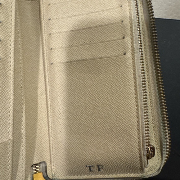 Louis Vuitton Checkered Beige Wallet - Picture 10 of 10